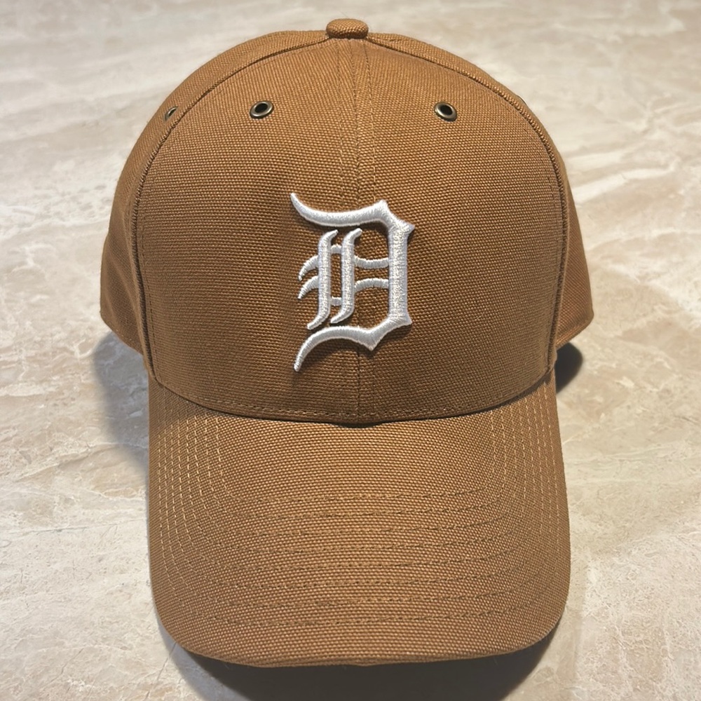 Men’s Carhartt Detroit Tigers cap.